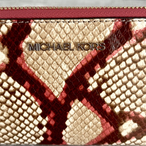 Michael Kors NWT Embossed Leather Large Travel Continental Wallet/Wristlet - Picture 2 of 16